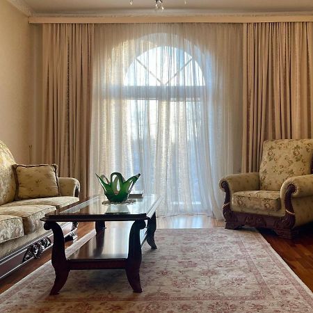 Classy Apartment In Good Neighbourhood Рига Экстерьер фото