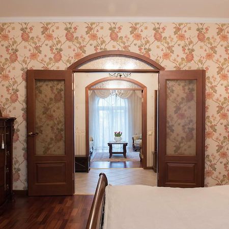 Classy Apartment In Good Neighbourhood Рига Экстерьер фото